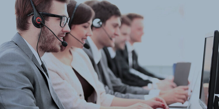 Operatori telemarketing. ? Depositphotos