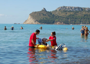 Balneazione disabili gravi al Poetto di Cagliari