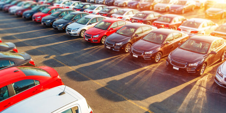 Automobili parcheggio. ? Depositphotos