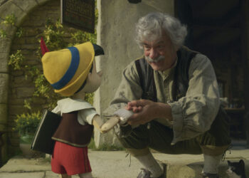 Pinocchio con Geppetto (Tom Hanks) e Figaro. ? courtesy of Disney Enterprises, Inc. © 2022 Disney Enterprises, Inc. All Rights Reserved