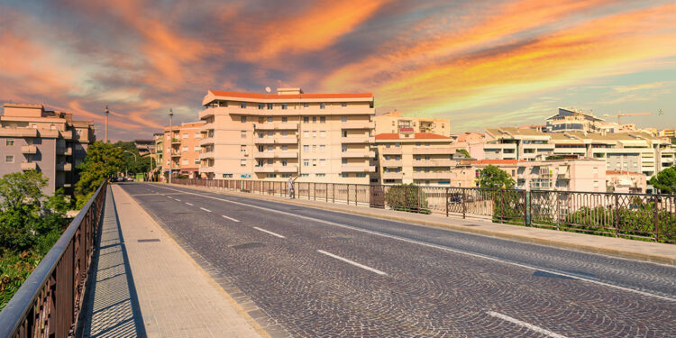 Ponte di Rosello. ? Depositphotos