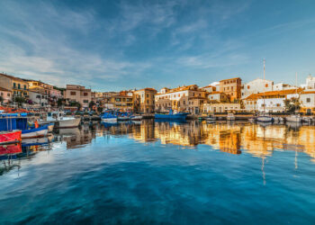 Porto di La Maddalena. ? Depositphotos