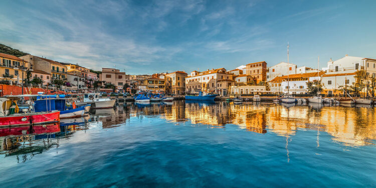 Porto di La Maddalena. ? Depositphotos