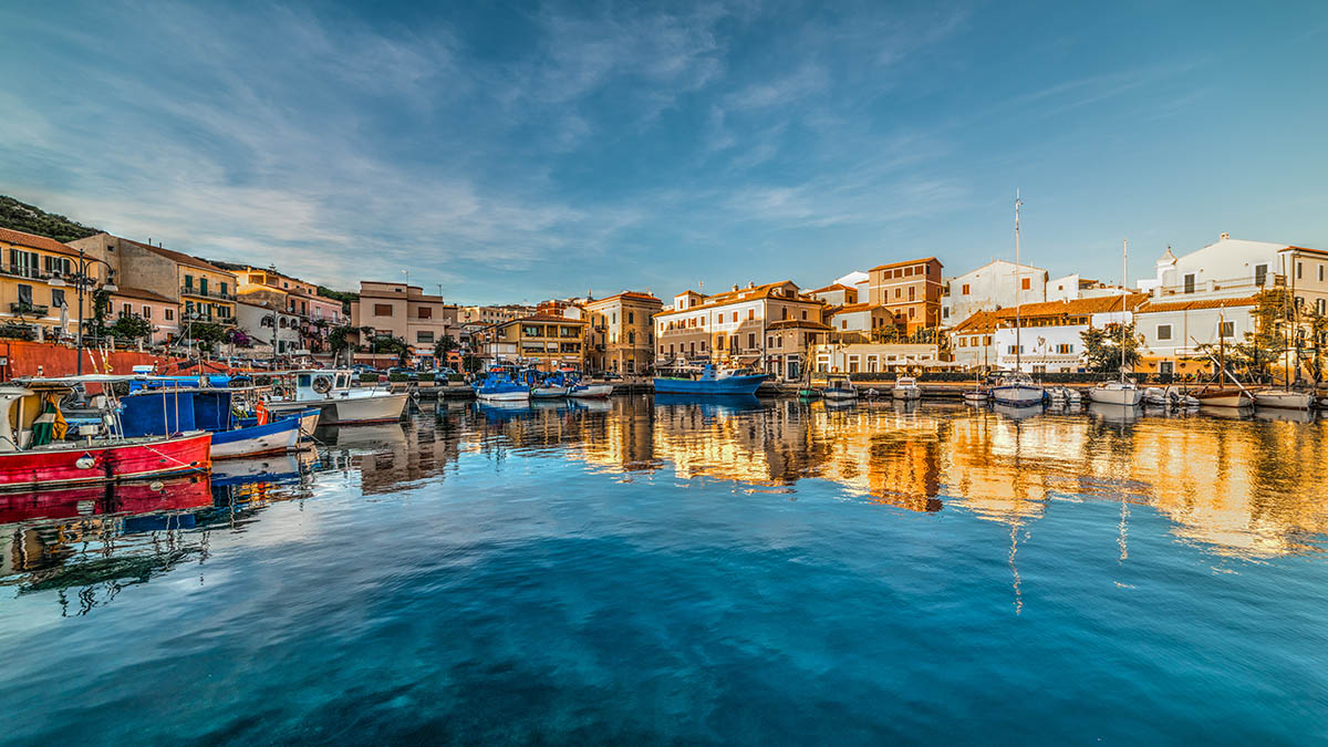 Porto di La Maddalena. ? Depositphotos