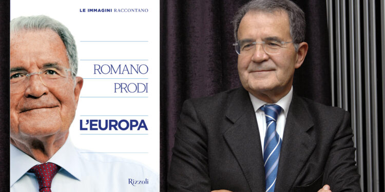 Romano Prodi "L'Europa". 📷 di sfondo Depositphotos
