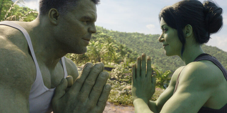 Mark Ruffalo (Hulk/Bruce Banner) e Tatiana Maslany (Jennifer “Jen” Walters/She-Hulk) in “She-Hulk: Attorney at Law”. ? courtesy of Marvel Studios. © 2022 MARVEL