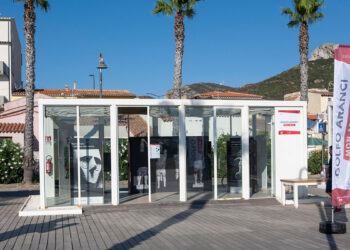 Gli spazi de “La Dolce Vita” sul lungomare a Golfo Aranci