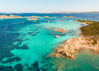 Veduta aerea delle isole di Razzoli, Santa Maria e Budelli nell'Arcipelago della Maddalena. ? Depositphotos