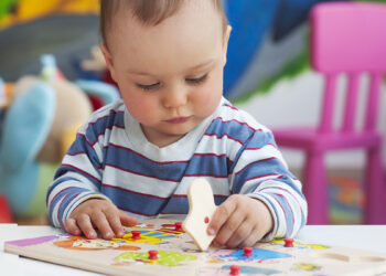 Asilo nido bambino. ? Depositphotos