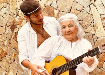 Gino Leonardo Mascia con la nonna Anna. ? Pagina Instagram