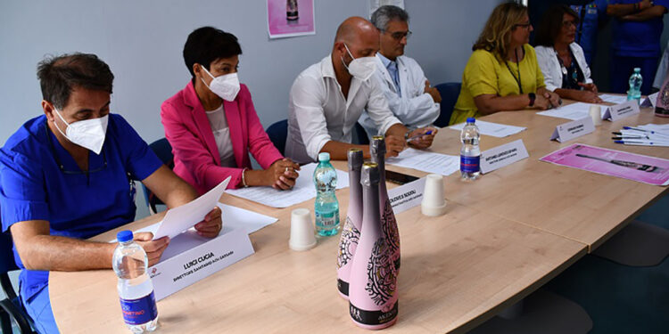 Il tavolo della conferenza stampa dell'Akènta Rosé Special Edition