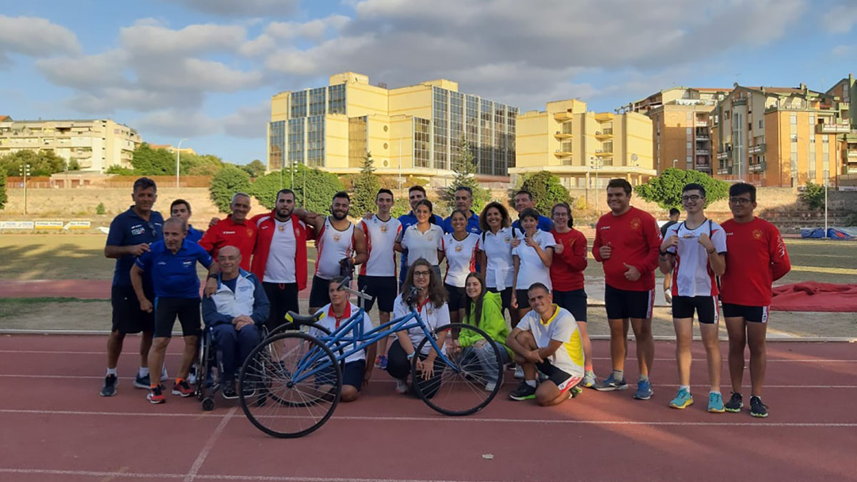 Gli atleti della Sa.Spo. con i colleghi della Polisportiva Luna e Sole