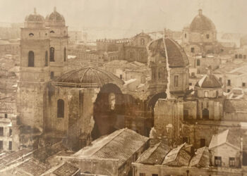 La collegiata di Sant’Anna a Cagliari bombardata nel 1943 durante la Seconda guerra mondiale. ? Pagina Facebook Parrocchia