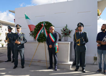 Tempio Pausania, la tomba del finanziere Martino Cossu e le autorità. 📷 Vittorio Ruggero