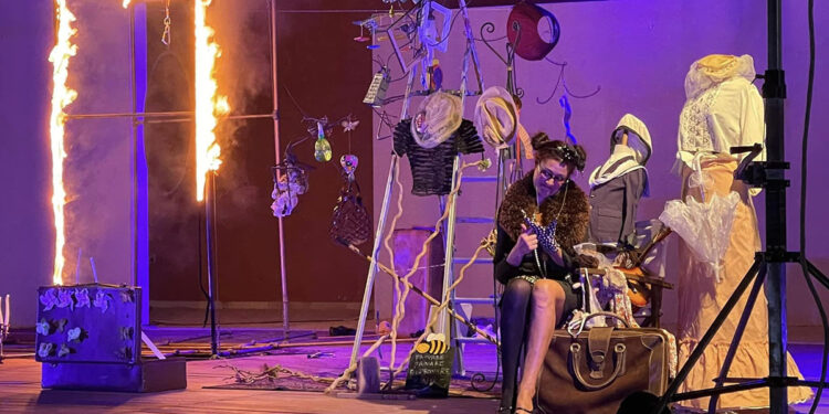 "Madame Brulée" del Circo Maccus
