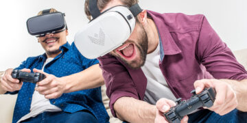 Ragazzi giocano videogame. ? Depositphotos