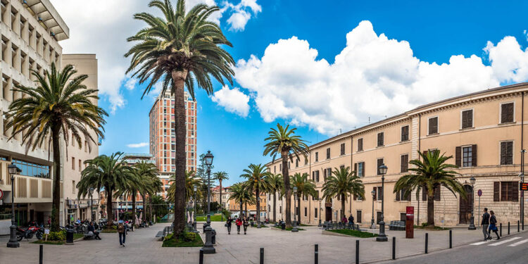 Sassari, Piazza Castello. 📷 Depositphotos