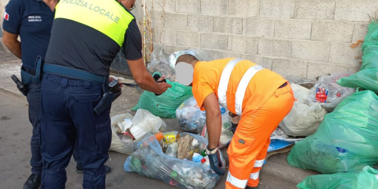 Controllo rifiuti polizia locale di Oristano