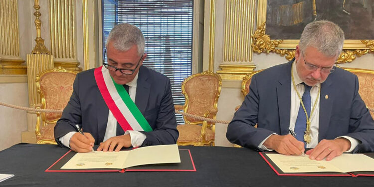 I sindaci Mario Conoci e Pau Ricomà i Vallhonrat