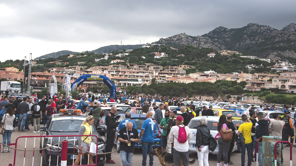 10° Rally Terra Sarda, Il Molo Vecchio di Porto Cervo, durante le fasi di premiazione degli equipaggi. ? Gabriele Pileri