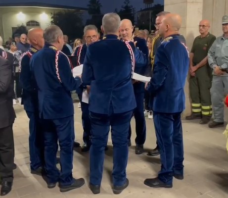 Il coro della polizia locale di Oristano