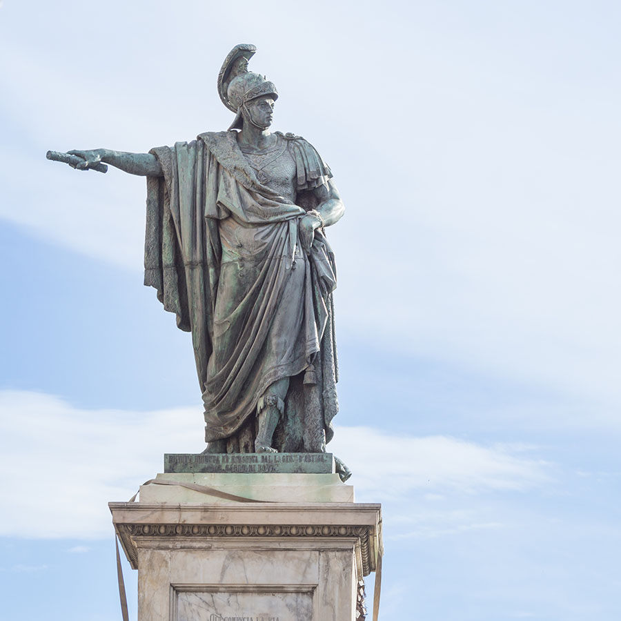 Monumento a Carlo Felice a Cagliari. ? Depositphotos