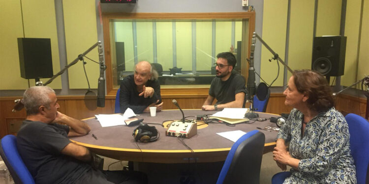 Negli studi della Rai di Cagliari: in primo piano a sx l'attore Elio Turno Arthemalle, a destra l'attrice Lia Careddu, in secondo piano a sinistra il regista Carlo Rafele