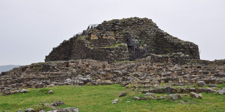 Su Nuraxi a Barumini. ? Depositphotos