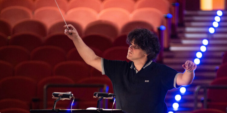 Il direttore d'orchestra Sergio Alapont