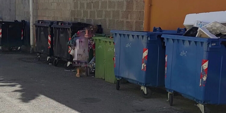 rifiuti abbandonati a Cagliari