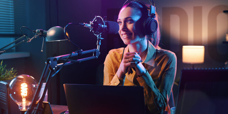 Speaker radiofonico. 📷 Depositphotos