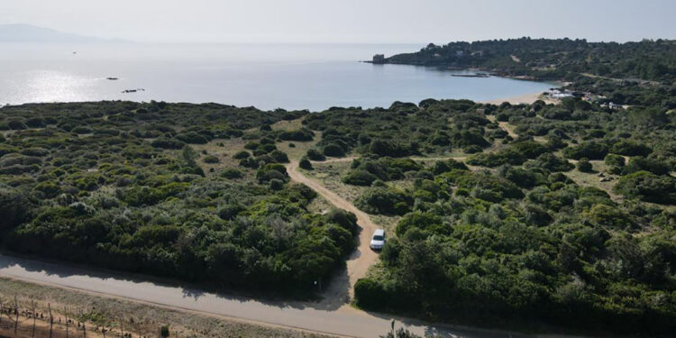 Spiaggia del Lazzaretto di Alghero, il terreno di proprietà della famiglia Abbado