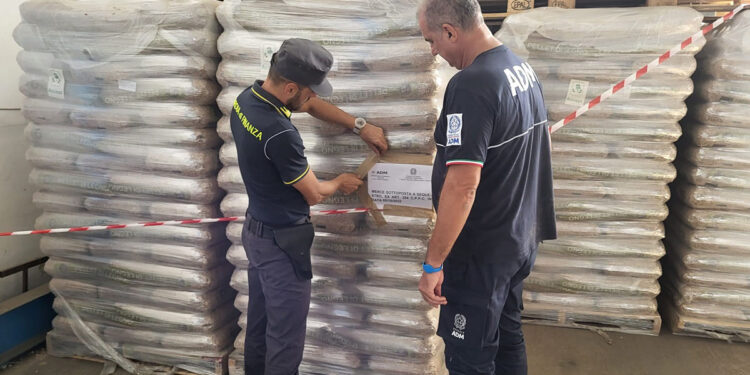 Al Porto Canale di Cagliari sequestrati 72mila chili di pellet non a norma provenienti dall’Egitto