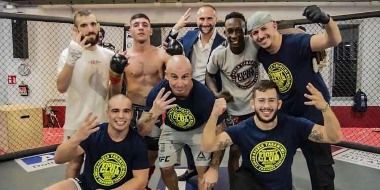 Gli atleti del team Tarantini sul ring del decimo Fight club championship