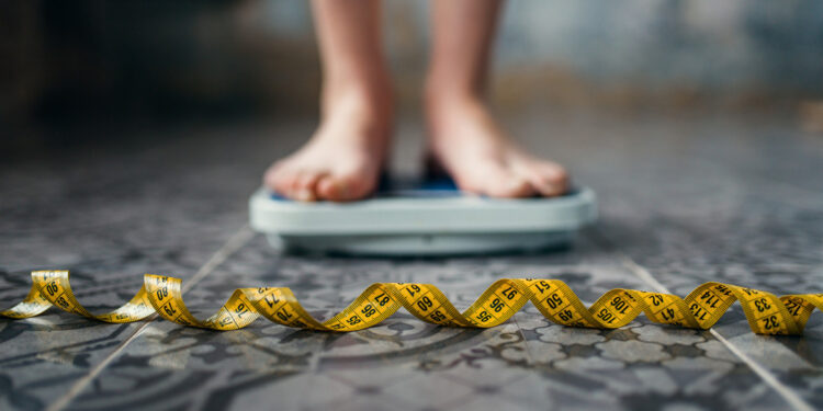Peso bilancia dieta. ? Depositphotos