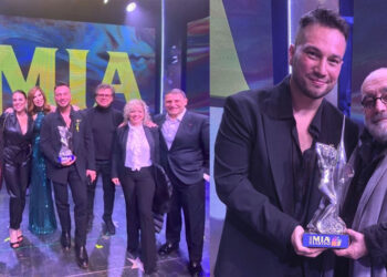 Premio Mia Martini 2022, a destra Antonino con Nino Romeo