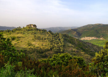 Panorama de Su Texile e Aritzo. 📷 Adobe Stock | Alessio Orrù