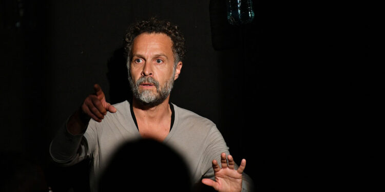 Fabrizio Coniglio in “Tutti a casa mia - Racconto collettivo sui sentimenti della giovinezza”. ? Dietrich Steinmetz