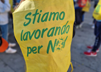 A Ploaghe i bambini ripuliscono il paese da cartacce e rifiuti