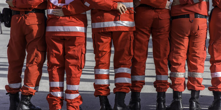 Volontari Croce Rossa. ? Depositphotos