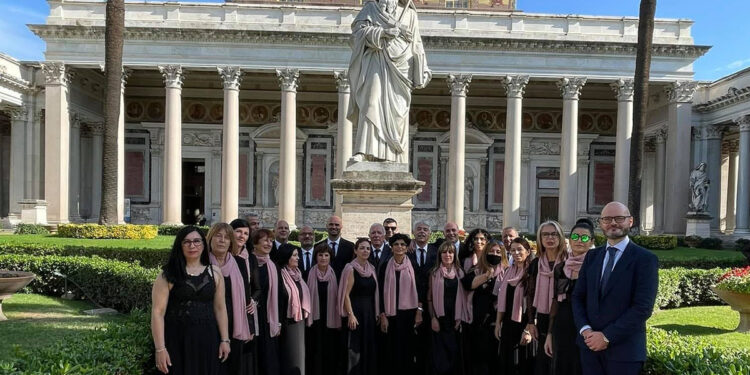 Il coro “Harmonia Mundi” di Macomer con il M° Angelo Castaldo