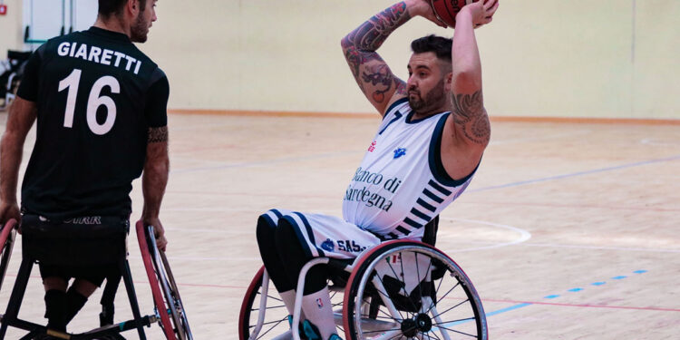 Spanu della Dinamo Lab. ? Dinamo Basket