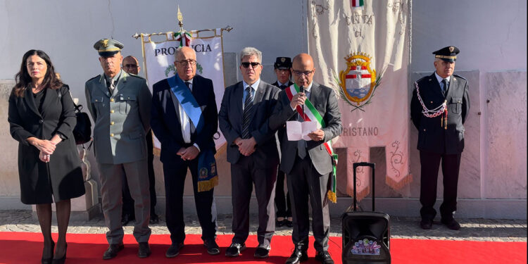 Un momento della cerimonia del 2 novembre 2022 a Oristano