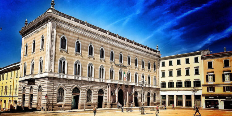 La foto di @wbuscarinu, prima classificata per la sezione Città, che ritrae il palazzo Giordano in piazza d’Italia