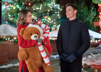 Christmas Class Reunion. ? ©2022 Hallmark Media | Kailey Schwerman
