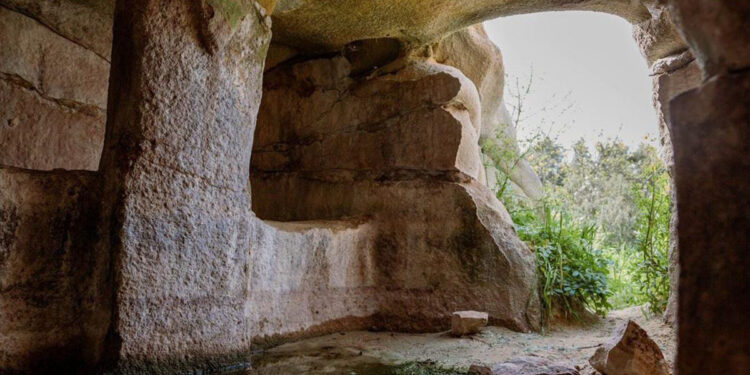 Domus de Janas Riu Sa Mela. ? Lorenzo Naitza