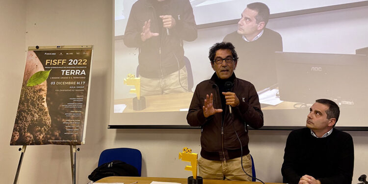 Fiorenzo Serra Film Festival 2022: atore Garau (in piedi) e Antonio Maciocco