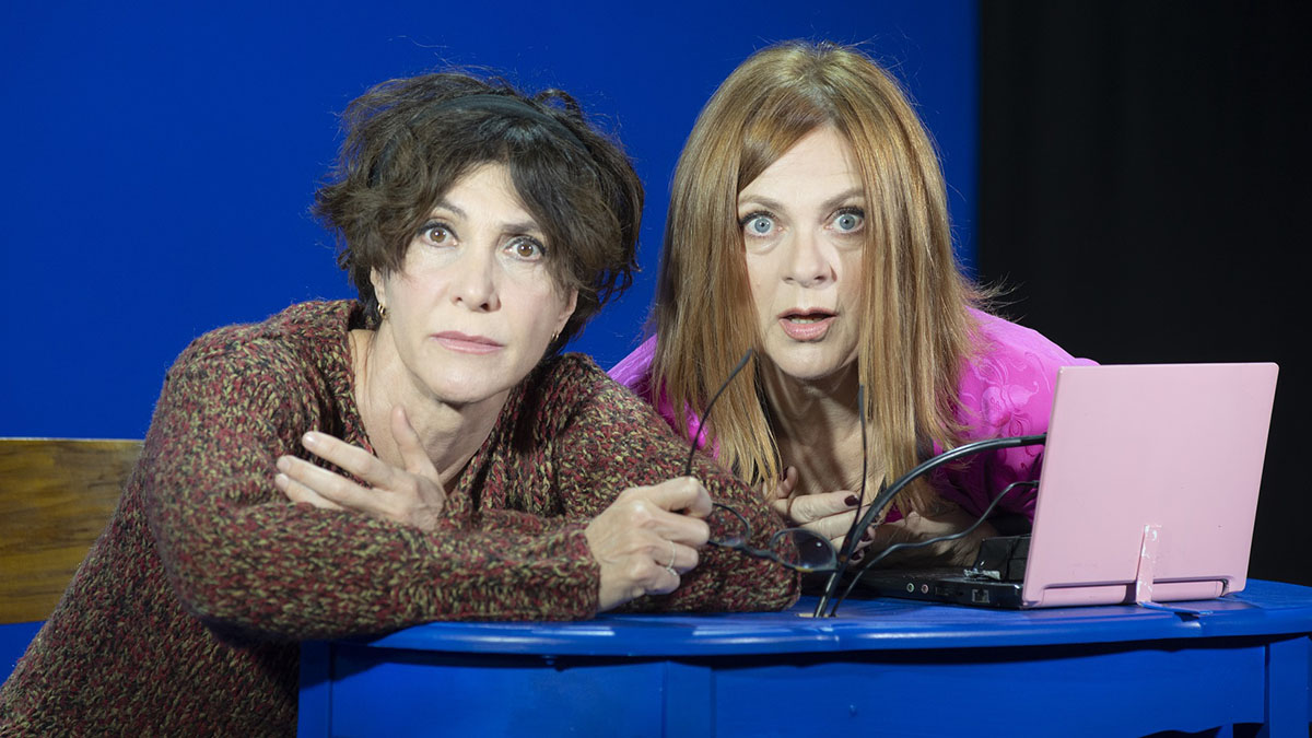 Le attrici Maria Amelia Monti e Marina Massironi nello spettacolo “Il marito invisibile”. ? Oreste Lanzetta
