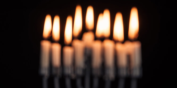 Menorah hannukah ebraismo candele. 📷 Depositphotos