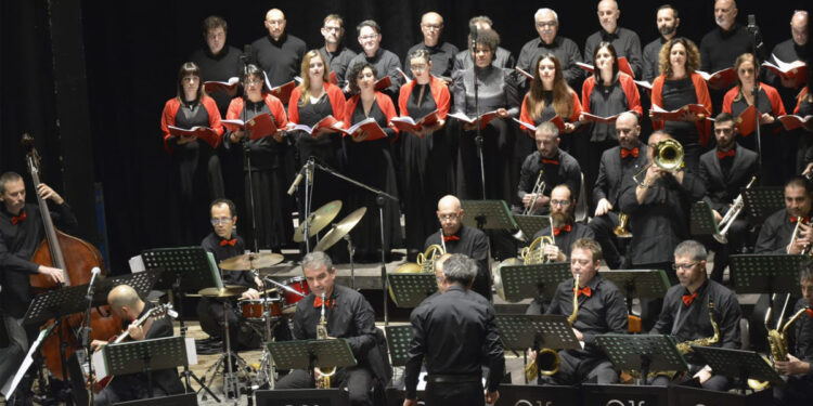 Orchestra Jazz della Sardegna Laboratory insieme al Coro della Polifonica Santa Cecilia